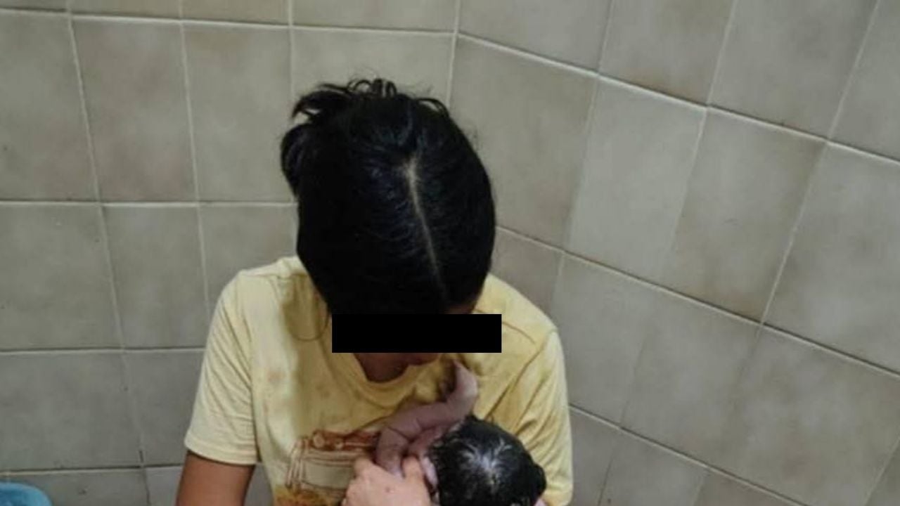 Po odrzuceniu wniosku przez personel medyczny 14-letnia dziewczyna rodzi w toalecie IMSS w Matamoros.