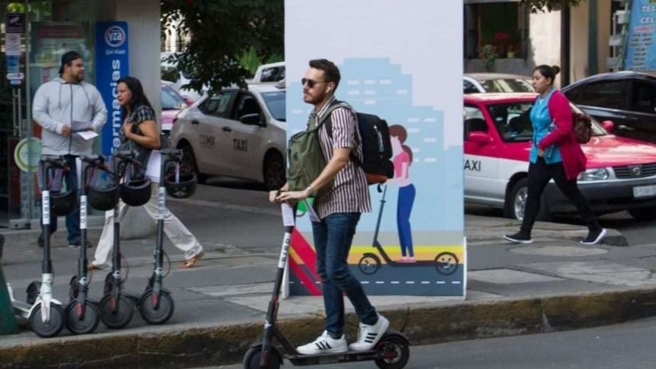 W mieście Meksyk do kierowania rowerami elektrycznymi, skuterami i motorowerami wymagane będzie prawo jazdy.
