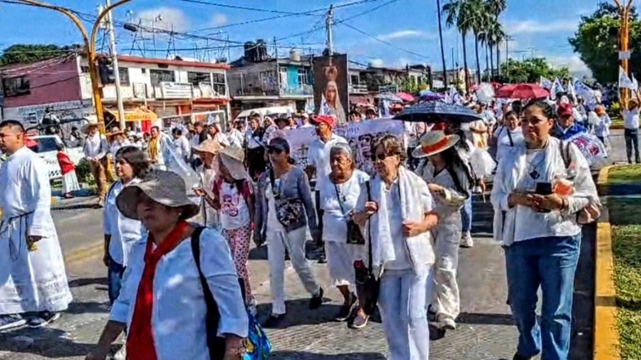Cuautla'daki ikinci Barış Yürüyüşü'nde vatandaşlar şiddetin sona ermesini talep ediyor.