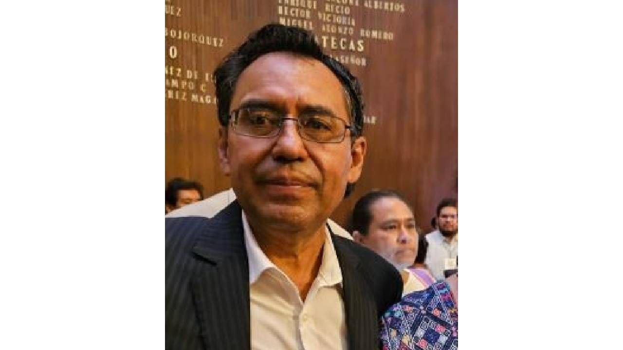 Police seize three vehicles from a journalist in Cadereyta, Querétaro.