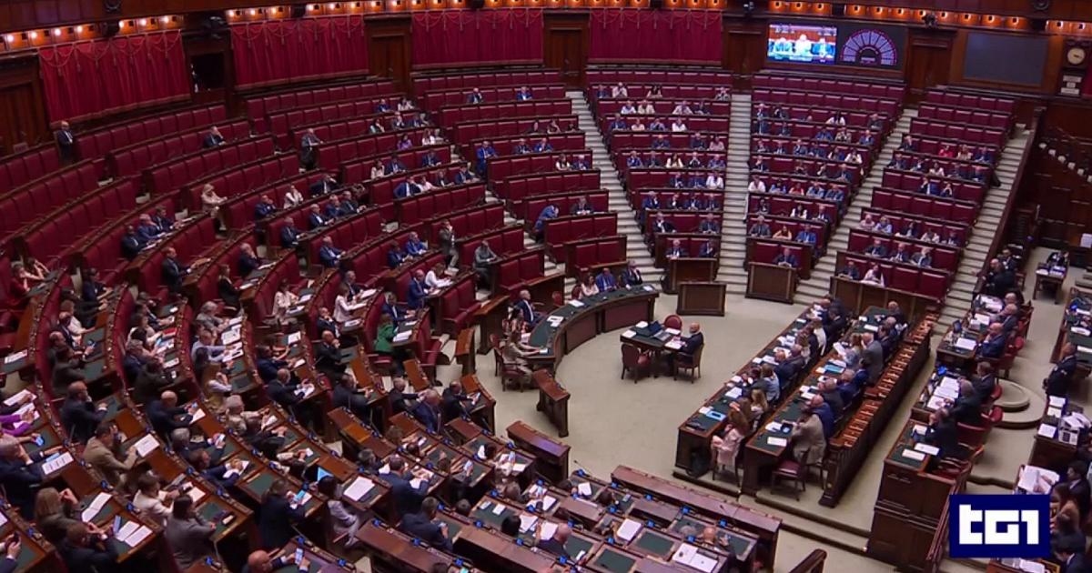 Meloni in de Kamer: "Nee tegen isolatie van Israël." De oppositie: "Wat is ons buitenlands beleid?"