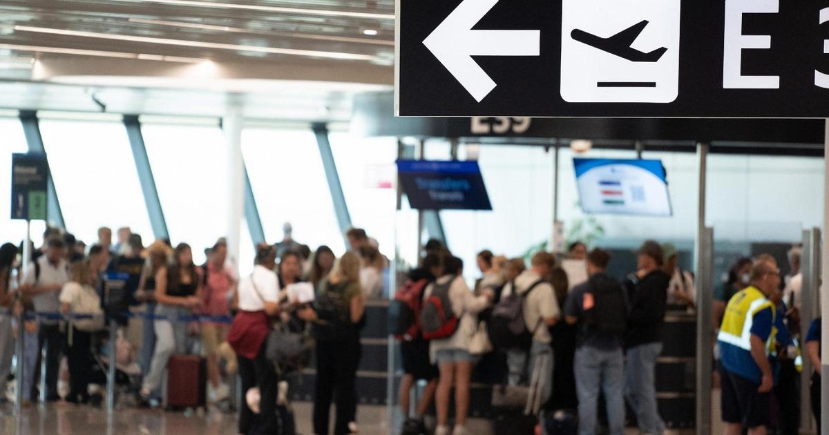15-letni Brytyjczyk wracający do Londynu wsiada do niewłaściwego samolotu i ląduje na lotnisku Malpensa.