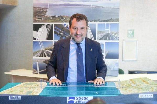 Salvini : « Le pont du détroit de Messine pourrait être une opération anti-mafia majeure. »