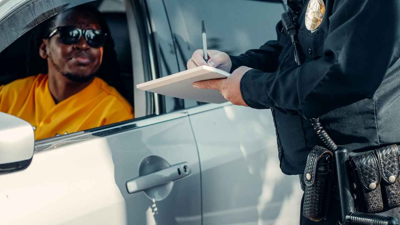 "Memur bey, geciktim": Bir yıl hapis, 6 bin avro para cezası ve iki yıl ehliyete el konulması | Bugünden itibaren yasa gereği kesinlikle yasak.