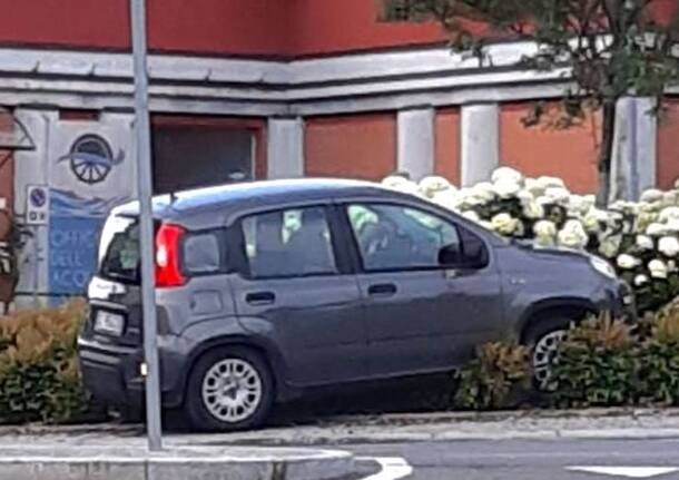 Laveno - Ongeluk in Laveno-Mombello bij de pier: 81-jarige vrouw gewond, traumahelikopter grijpt in - Varese News