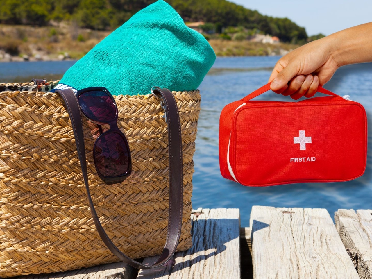 Dicas de farmacêutico: O que não pode faltar na sua bolsa de praia neste verão