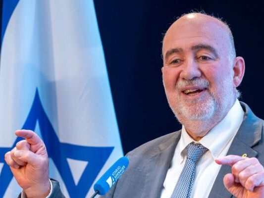 El embajador de Israel en Berlín advierte contra el antisemitismo de izquierda.