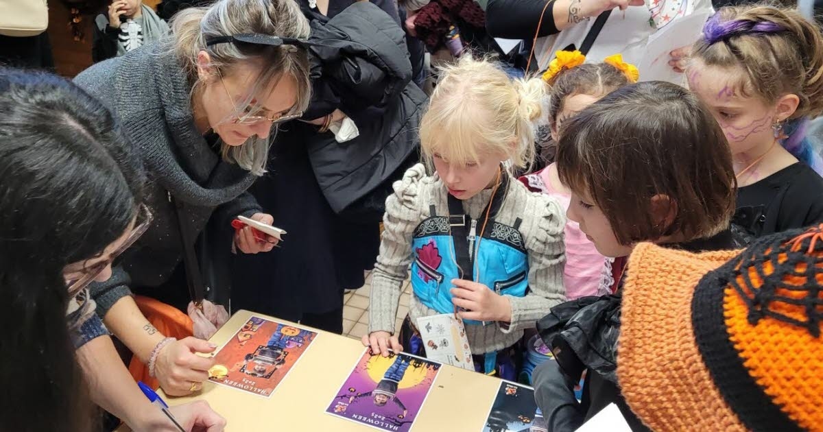 Шалиньи. Около сотни детей в пещере Хэллоуина в 3 Чали.