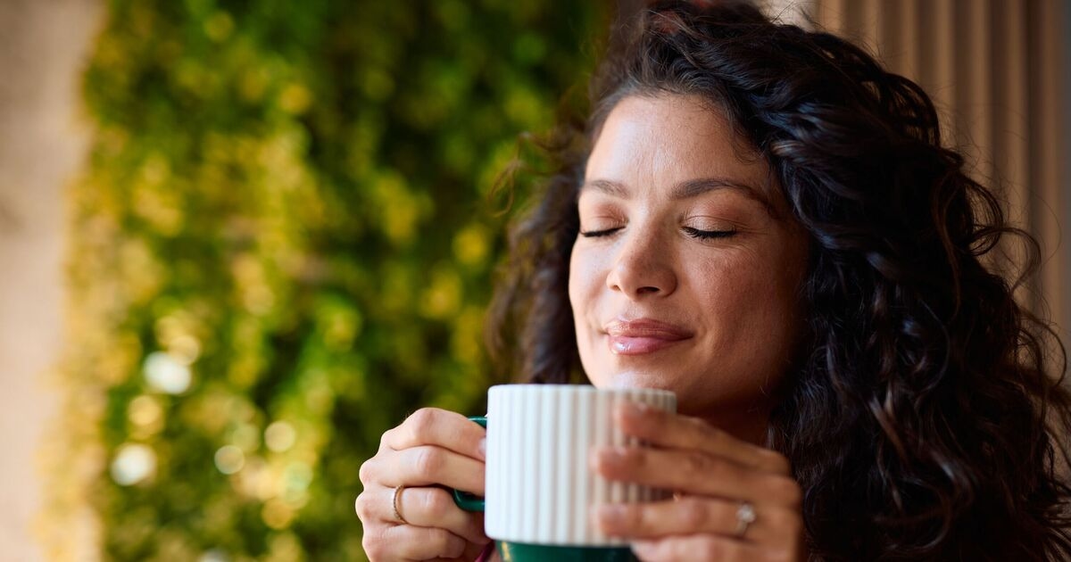 La bevanda calda e dolce che inverte gli effetti nocivi dello stare seduti