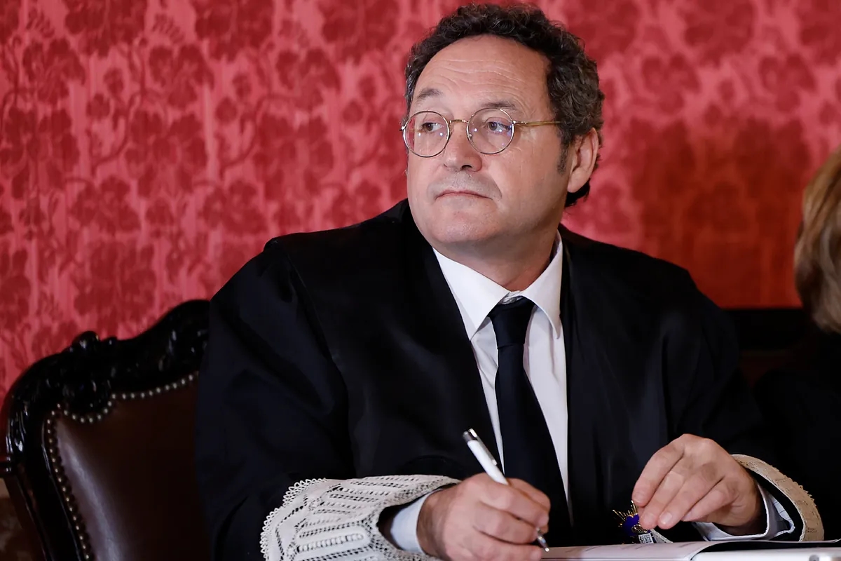 Un procuratore generale che indossa la toga sul banco degli imputati è indegno.