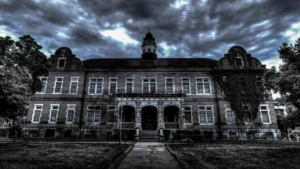 Was ist gruseliger als ein Spukhaus? Ein KI-Rechenzentrum