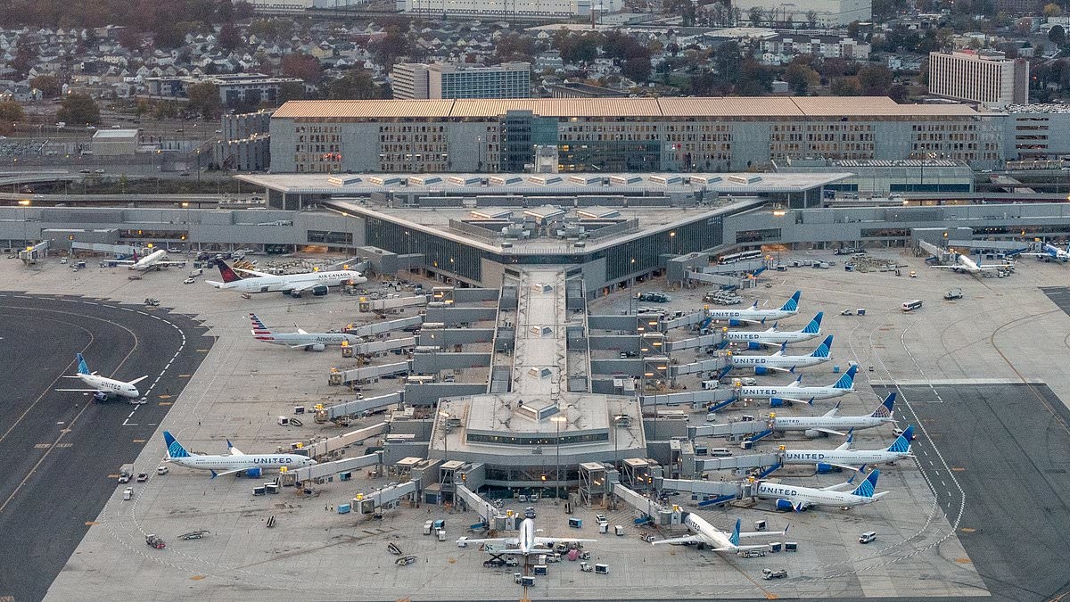 Caos nei viaggi: la carenza di personale blocca i voli in decine di importanti aeroporti degli Stati Uniti