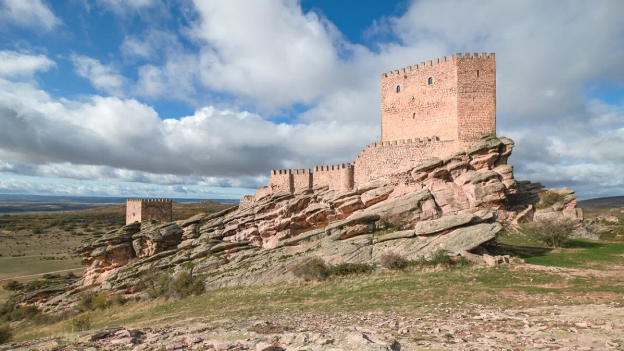 Los castillos más misteriosos y desconocidos de Europa para visitar este Halloween