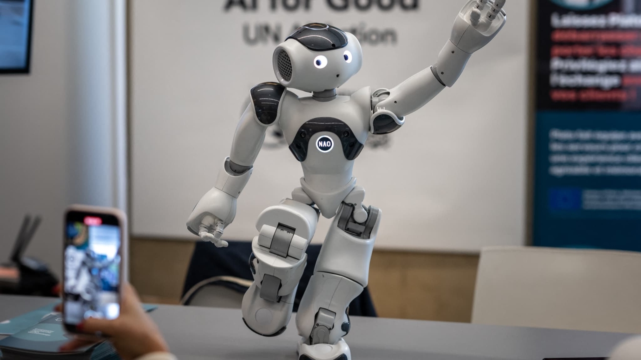 Werden humanoide Roboter bald in unseren Häusern Wäsche zusammenlegen und Geschirr wegräumen können?