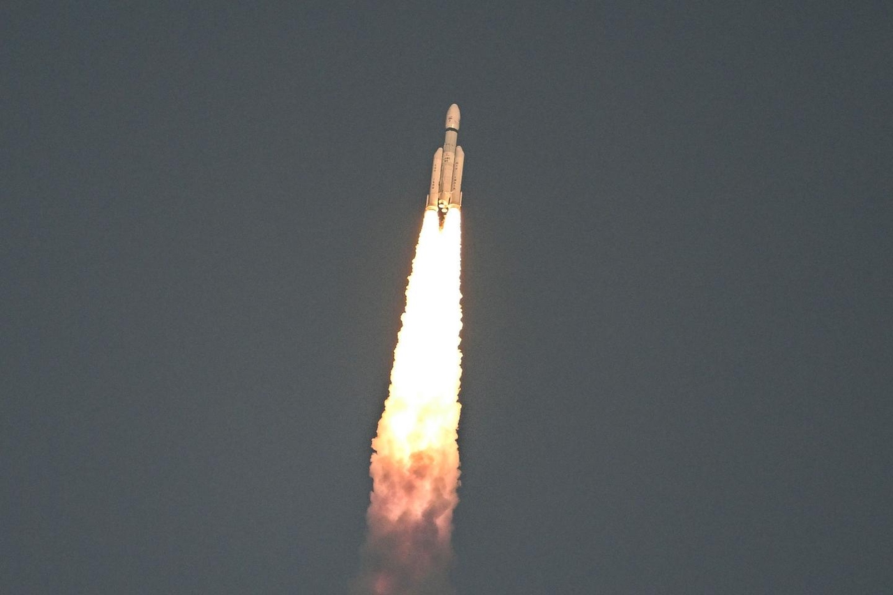 India coloca con éxito en órbita el CMS-03, un satélite pesado de telecomunicaciones.