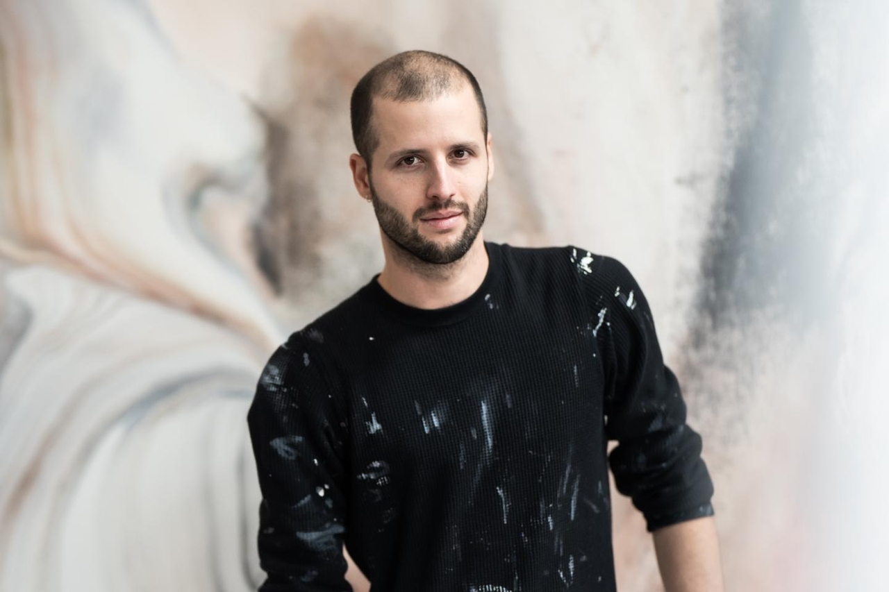 Silvère Jarrosson, eine ehemalige Tänzerin der Pariser Oper, die Malerin wurde, an der Grenze zwischen Kunst und Wissenschaft