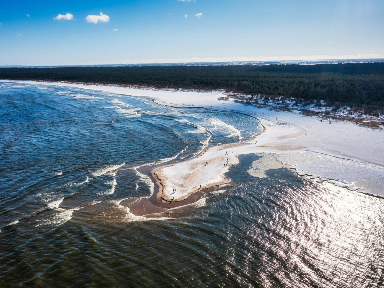 An unusual sight on the Baltic Sea. A new part of Poland has changed shape.