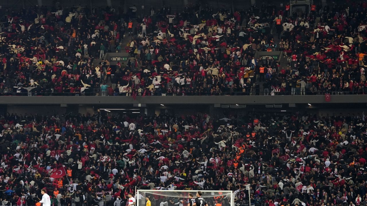27.974 espectadores assistiram à partida Türkiye-Geórgia