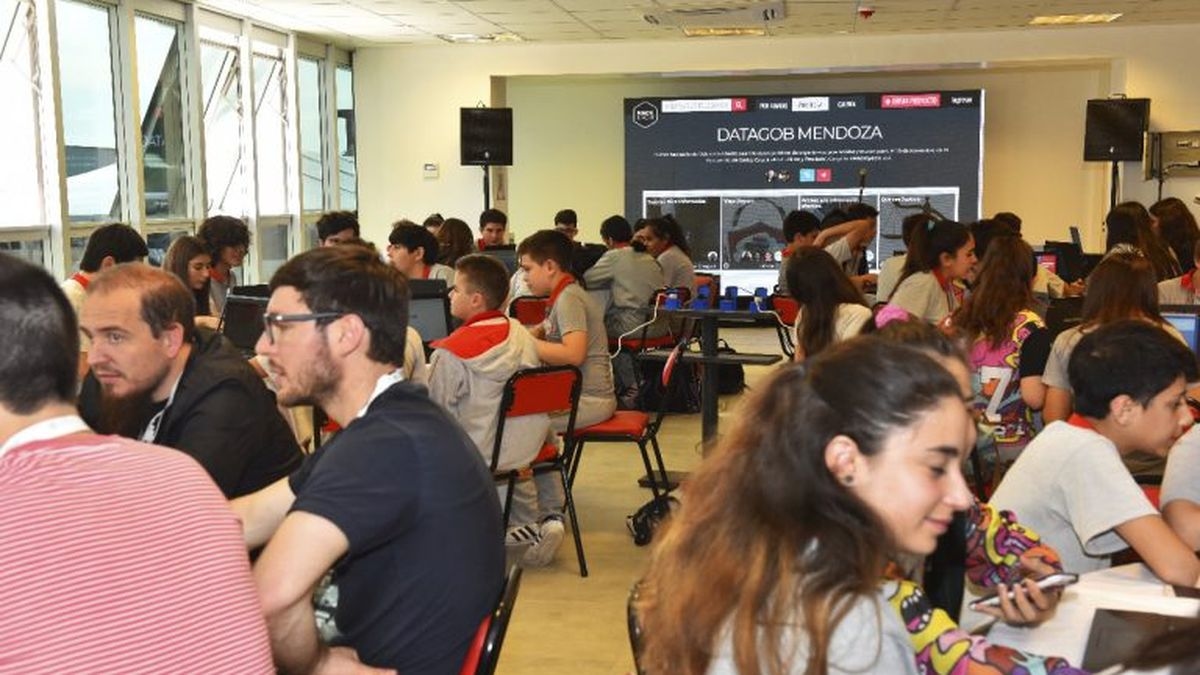 O Mendoza ICT Hub e o ÜNICO lançam uma ferramenta para conectar talentos, emprego e inovação.
