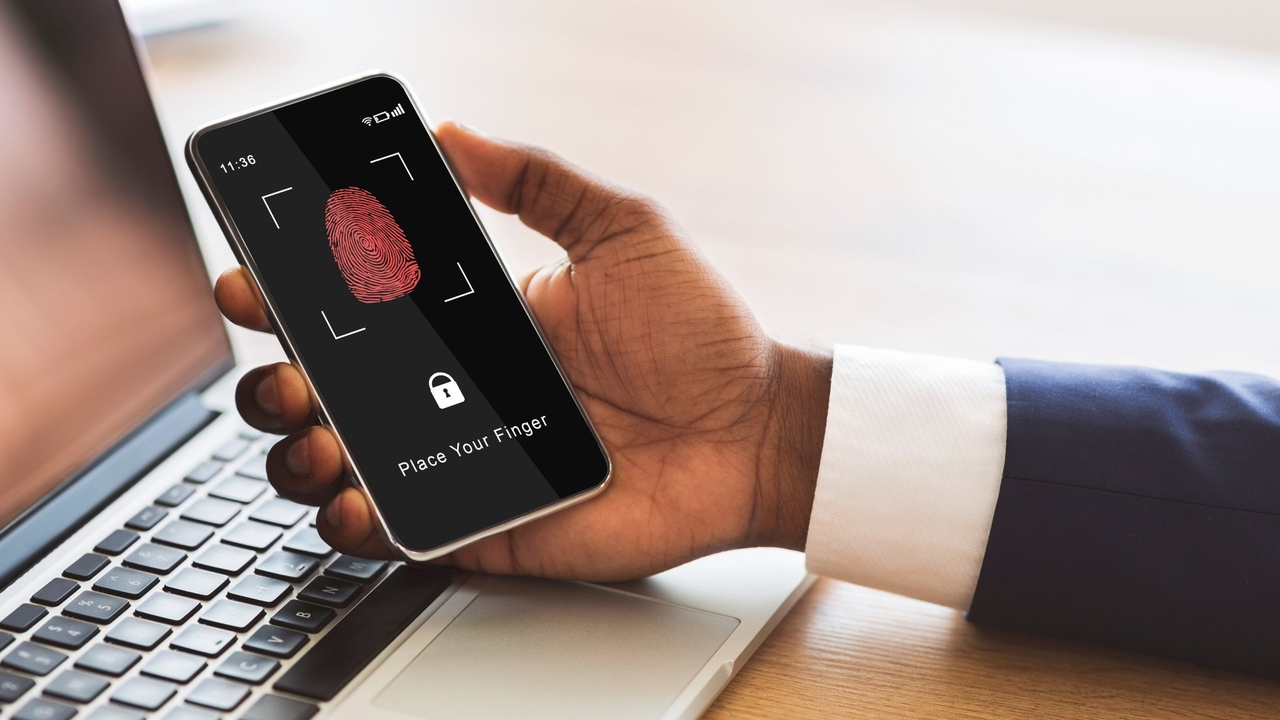 KI-gestützte Angriffe nehmen stark zu: Unternehmen sehen sich großen Sicherheitsrisiken im mobilen Bereich gegenüber.