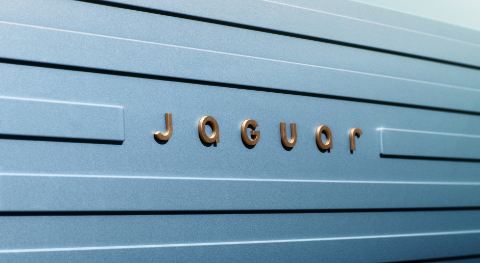 Jaguar has announced the launch date for the new electric car. "We will start taking orders."