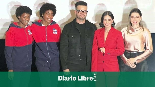 Marileidy Paulino en een filmduo laten het publiek genieten van de teaser voor "Marileidy"