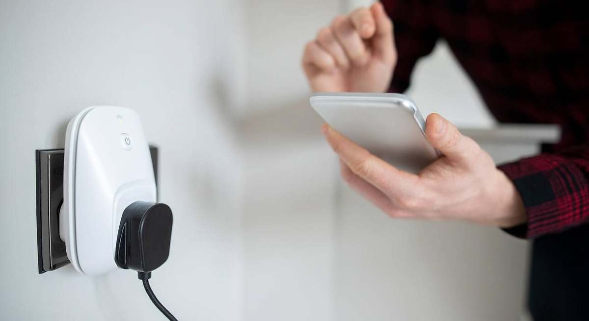 Oto najlepsze rozwiązanie pozwalające zaoszczędzić na rachunku za prąd: czym są wtyczki z timerem i jak działają