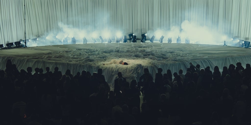 Rosalía and the promotion of 'Lux': how to conquer the world in 5 mistakes