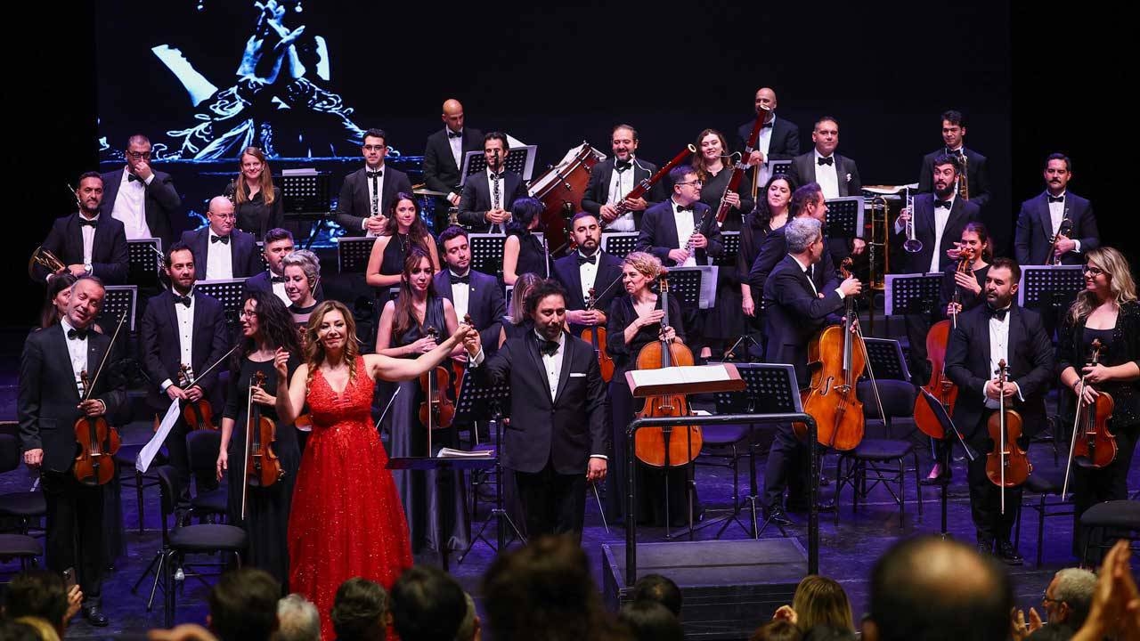 A cantora de ópera Leyla Gencer foi homenageada em Bakırköy