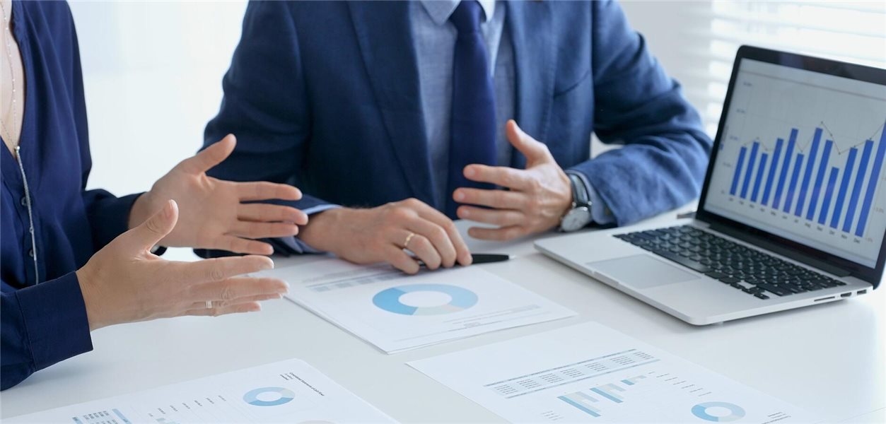 Praxis-Investition geplant? Das gehört in Ihren Businessplan!