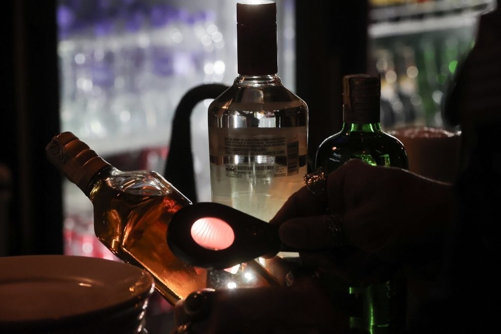 Die Operation „Sieht aus wie, ist es aber nicht“ zielt auf Getränkefälscher in São Paulo und Paraná ab.