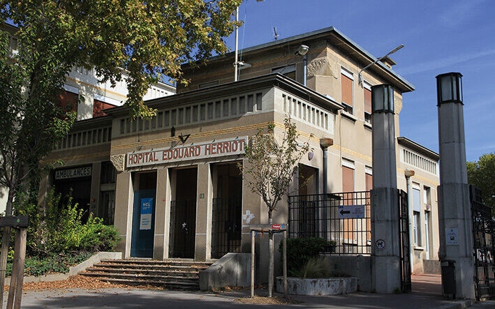 A Lione, il padiglione T dell'ospedale Edouard-Herriot riunisce ora odontoiatria e geriatria