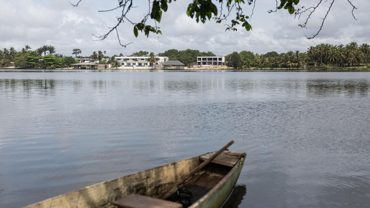 Elfenbeinküste. Das Resort aus der Bronzés-Saga ist heute der Rückzugsort der afrikanischen High Society.