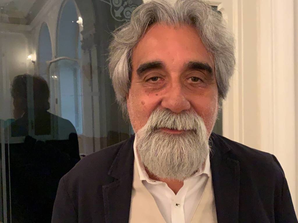 Musik – Beppe Vessicchio, der Dirigent, der Italien zum Singen brachte, ist gestorben – Musik – Varese News